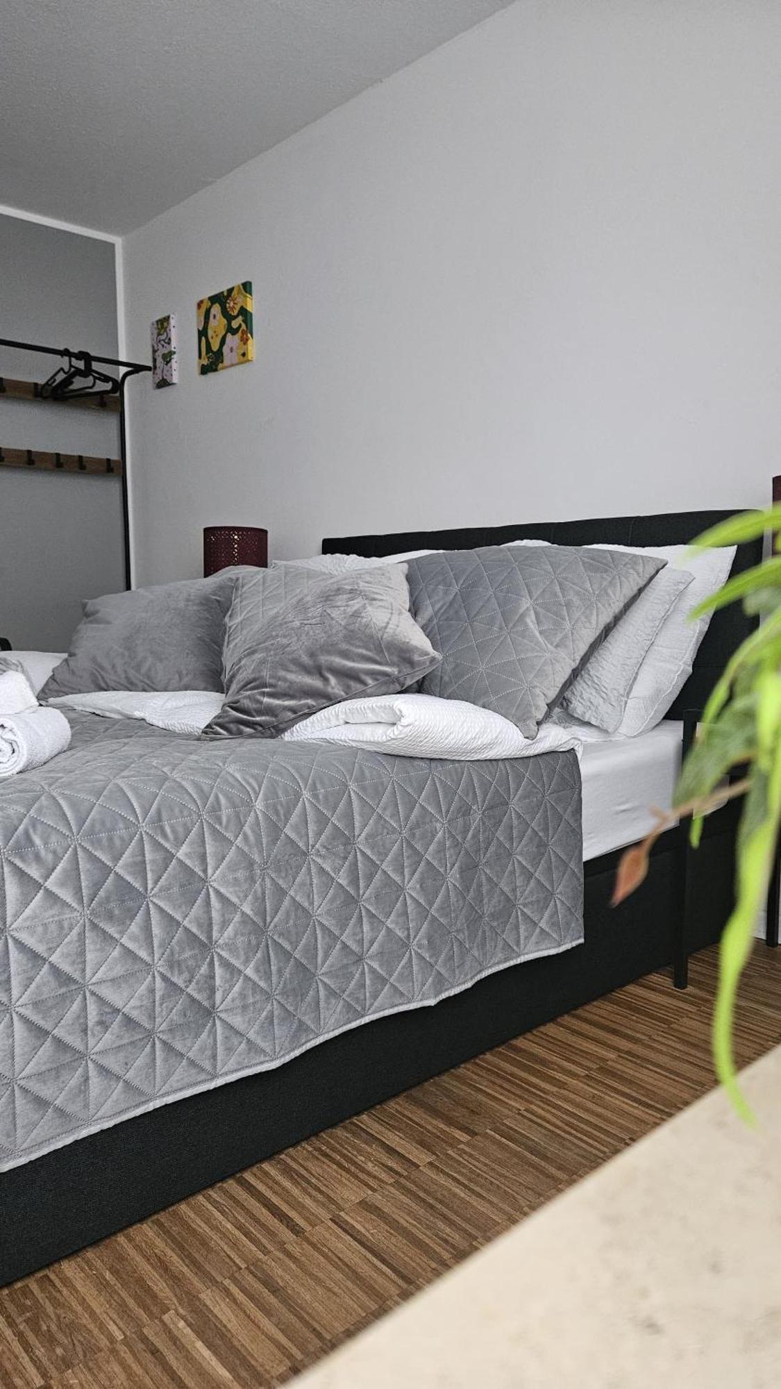 80 M2 Moderne Und Zentrale Wohnung In Hannover Mit Eigenem Parkplatz ภายนอก รูปภาพ